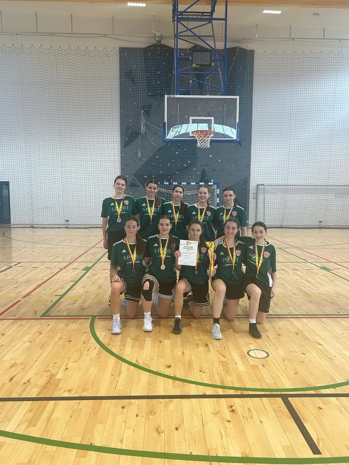 Zdjęcie Koszykówka dziewcząt - zaw woj 2 miejsce (1)091b7a77-4775-4b8f-a57a-86f2fdd36e2f.jpg w galerii Koszykówka dziewcząt - 2 miejsce w województwie!